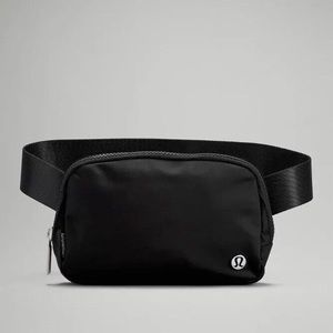 NWT Lululemon Everywhere Belt Bag - Black - O/S